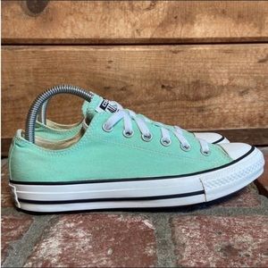 Converse Sneakers… Woman’s 8.